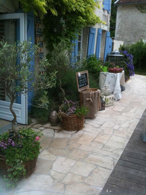 Logis Hotel La Grange Du Relais Colombey-les-Deux-Eglises Exterior photo
